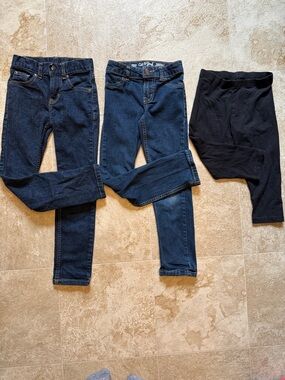 Cat & Jack Girls Dark Blue Denim Jeans and Black Leggings Bundle